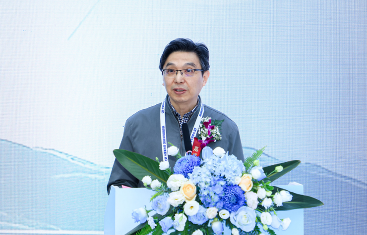 AI智启建筑新生！美的楼宇科技闪耀2025中国国际制冷展(图2)