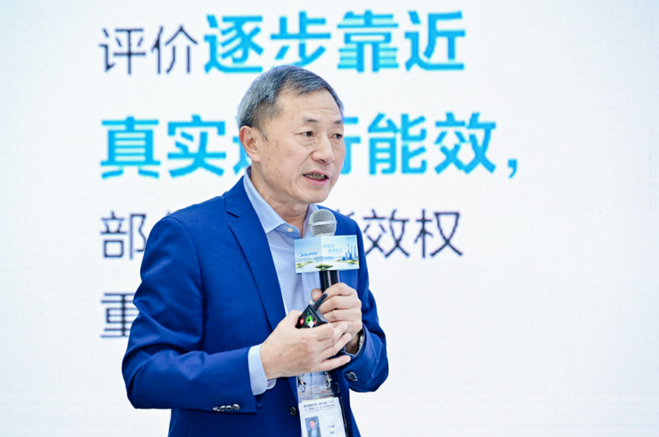 AI智启建筑新生！美的楼宇科技闪耀2025中国国际制冷展(图5)