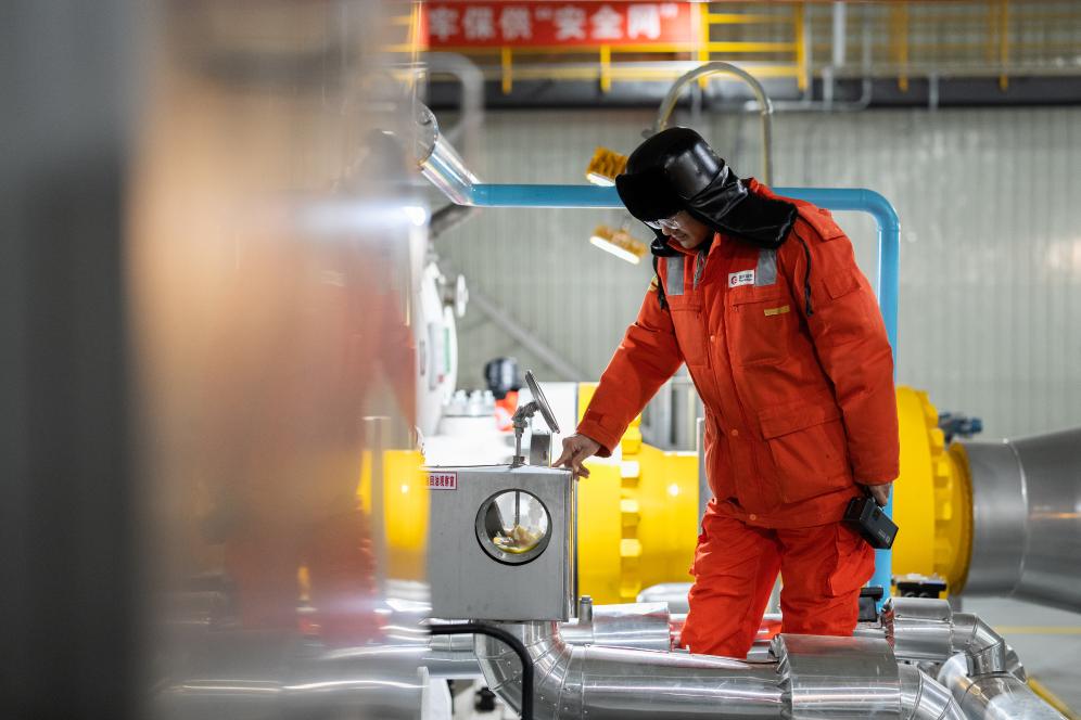 冰雪中的“保供卫士”他们为四亿人守护温暖(图1)