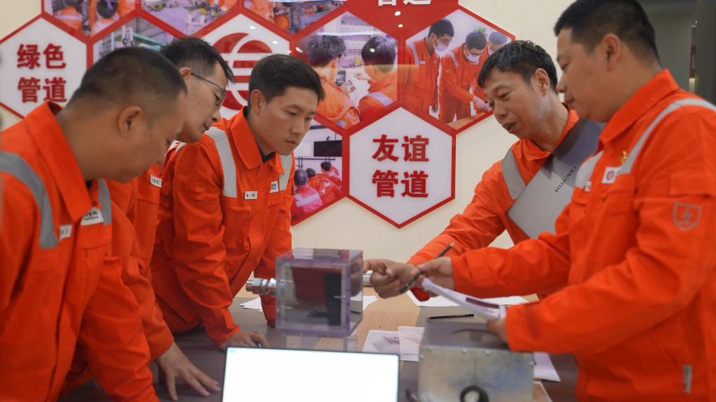 冰雪中的“保供卫士”他们为四亿人守护温暖(图2)