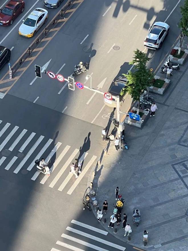 Kaiyun体育网站：19楼的吸烟区(图1)