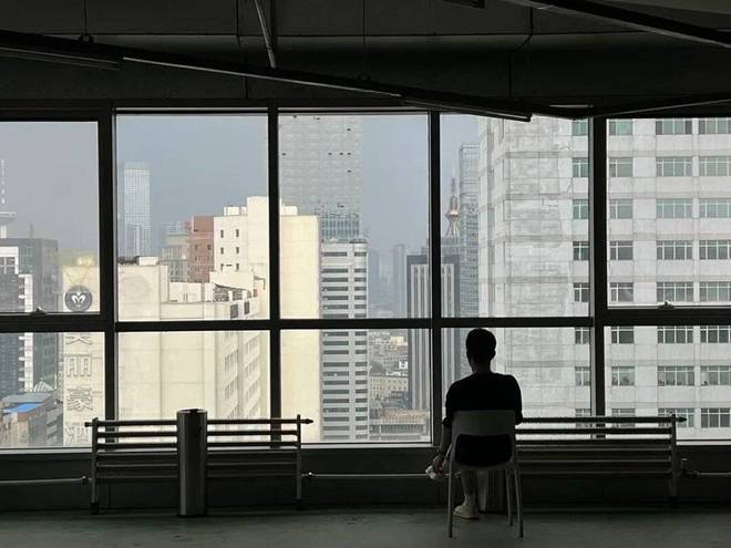 Kaiyun体育网站：19楼的吸烟区(图3)