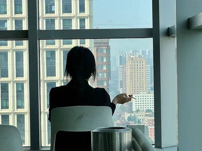 Kaiyun体育网站：19楼的吸烟区(图5)