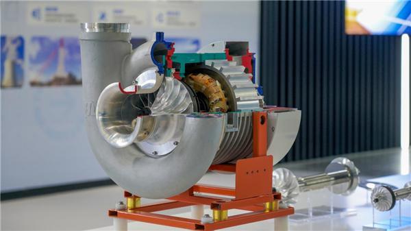 鸿陆科技再添重器！全国首台自主产权悬浮离心空压机重磅发布(图2)