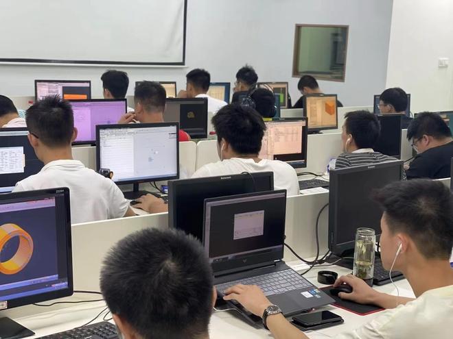 Kaiyun体育网站:零基础转行数控编程鼎才培训的系统化人才培养方案(图1)