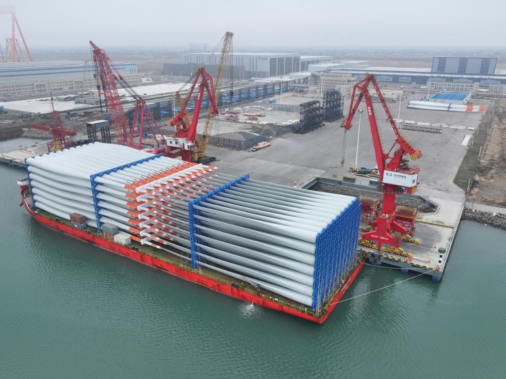 招商局集团创全国风电叶片出口单船最大装载量纪录(图1)