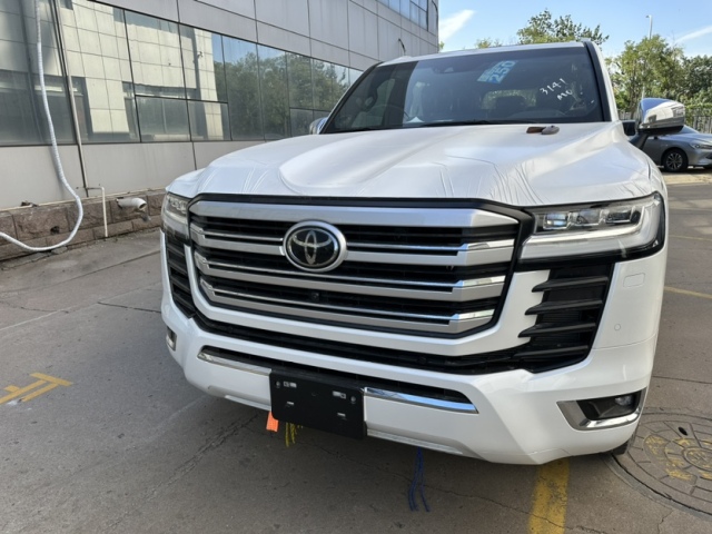 Kaiyun（中国体育）：2024款酷路泽3300柴油VXR帝国版现车优惠报价(图1)