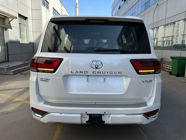 Kaiyun（中国体育）：2024款酷路泽3300柴油VXR帝国版现车优惠报价(图2)